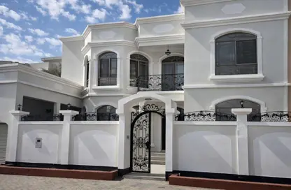 فيلا - 4 غرف نوم - 5 حمامات للبيع في الزنج - المنامة - محافظة العاصمة