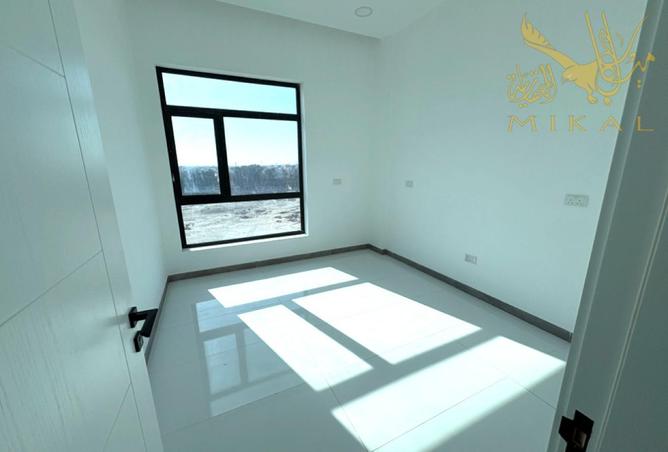 989562 - Property Image 3