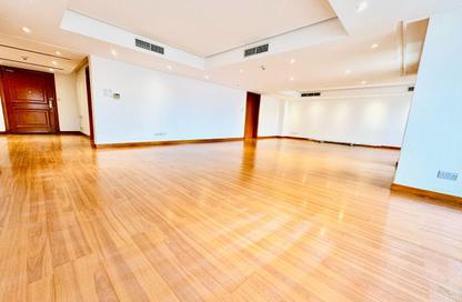 Apartment - 5 Bedrooms - 5 Bathrooms for rent in Um Al Hasam - Manama - Capital Governorate