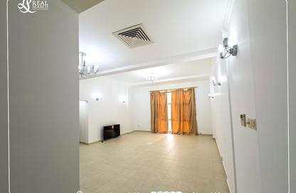 Apartment - 2 Bedrooms - 3 Bathrooms for sale in Sanabis - Manama - Capital Governorate