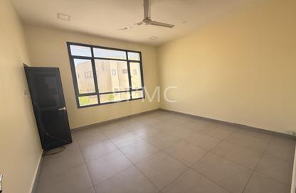 Apartment - 3 Bedrooms - 3 Bathrooms for rent in Tubli - Central Governorate