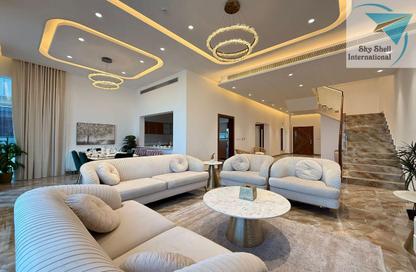 Duplex - 4 Bedrooms - 5 Bathrooms for rent in Seef - Capital Governorate