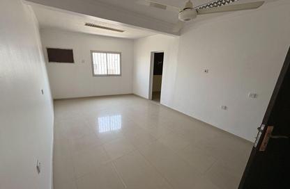 Apartment - 3 Bedrooms - 2 Bathrooms for rent in Isa Town - Central Governorate Apartment - 3 Bedrooms - 2 Bathrooms for rent in Isa Town - Central Governorate
