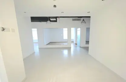 Office Space - 7 Bedrooms for rent in Seef - Capital Governorate