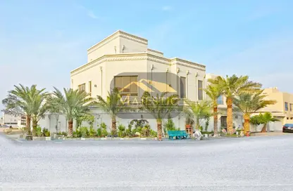 Villa - 4 Bedrooms - 5 Bathrooms for sale in Tubli - Central Governorate