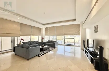 Apartment - 2 Bedrooms - 3 Bathrooms for rent in Al Juffair - Capital Governorate