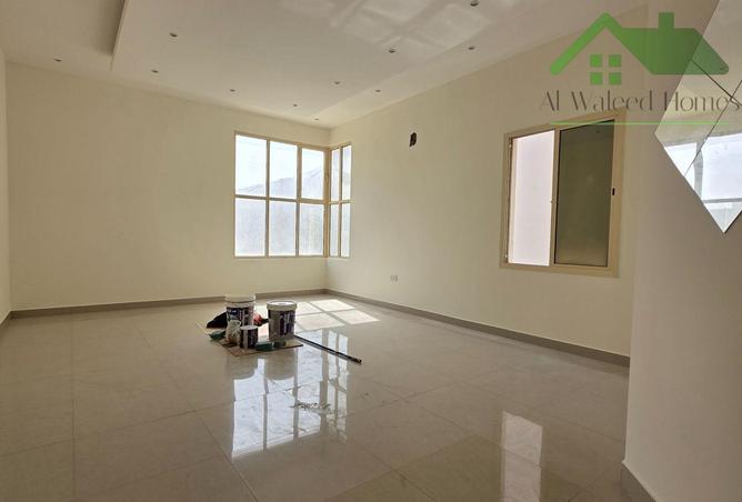 985259 - Property Image 2