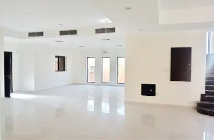Villa - 6 Bedrooms - 7 Bathrooms for rent in Tubli - Central Governorate