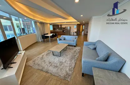 Apartment - 2 Bedrooms - 3 Bathrooms for rent in Al Juffair - Capital Governorate