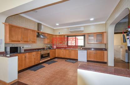 Villa - 5 Bedrooms - 4 Bathrooms for rent in Al Juffair - Capital Governorate
