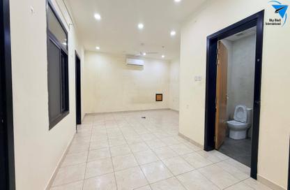 Apartment - 2 Bedrooms - 2 Bathrooms for rent in Um Al Hasam - Manama - Capital Governorate
