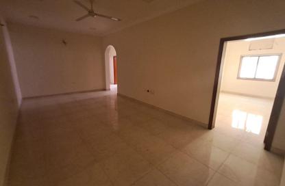 Apartment - 4 Bedrooms - 3 Bathrooms for rent in Busaiteen - Muharraq Governorate