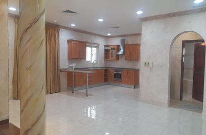 Villa - 4 Bedrooms - 5 Bathrooms for rent in Busaiteen - Muharraq Governorate