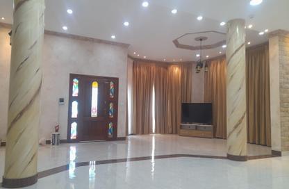 Villa - 4 Bedrooms - 5 Bathrooms for rent in Busaiteen - Muharraq Governorate
