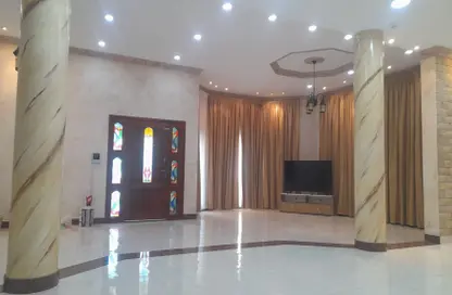 Villa - 4 Bedrooms - 5 Bathrooms for rent in Busaiteen - Muharraq Governorate