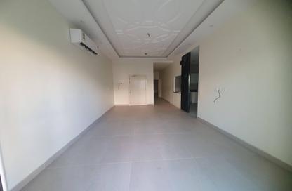 Apartment - 3 Bedrooms - 2 Bathrooms for rent in Tubli - Central Governorate Apartment - 3 Bedrooms - 2 Bathrooms for rent in Tubli - Central Governorate