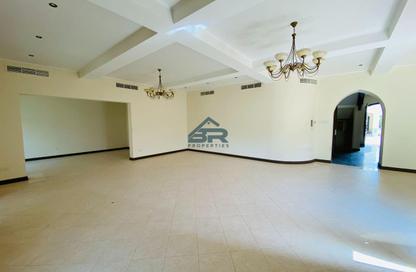 Compound - 5 Bedrooms - 4 Bathrooms for rent in Janabiya - Northern Governorate