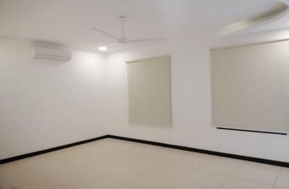 Villa - 3 Bedrooms - 4 Bathrooms for rent in Galali - Muharraq Governorate