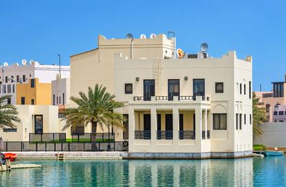 Villa - 5 - 6 for sale in Amwaj Islands - Muharraq Governorate