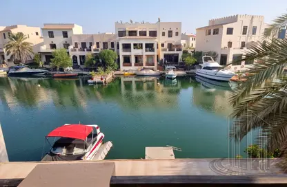 فيلا - 2 غرف نوم - 3 حمامات للبيع في مدينة المرسى - أمواج - المحرق