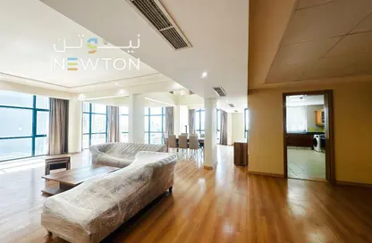 Duplex - 4 Bedrooms - 3 Bathrooms for rent in Al Juffair - Capital Governorate