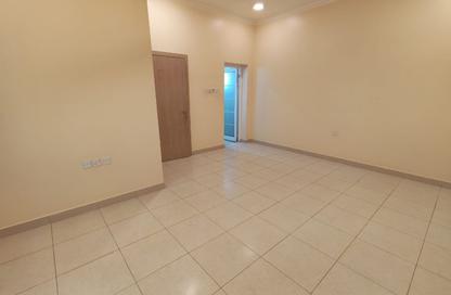 Apartment - 2 Bedrooms - 2 Bathrooms for rent in Busaiteen - Muharraq Governorate