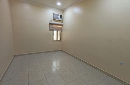 Apartment - 2 Bedrooms - 2 Bathrooms for rent in Busaiteen - Muharraq Governorate