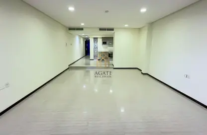 شقة - غرفة نوم - 1 حمام للايجار في شارع أمواج - أمواج - المحرق