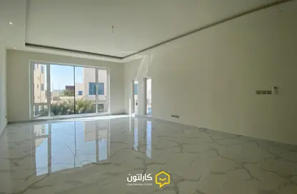 Villa - 5 Bedrooms - 6 Bathrooms for sale in Bu Quwah - Northern Governorate