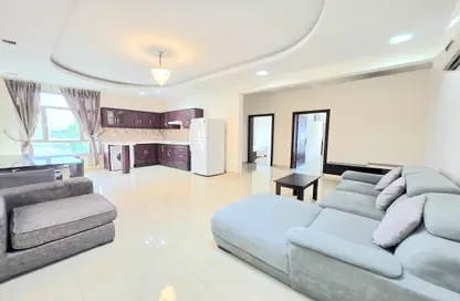 Apartment - 2 Bedrooms - 2 Bathrooms for rent in Salmaniya - Manama - Capital Governorate