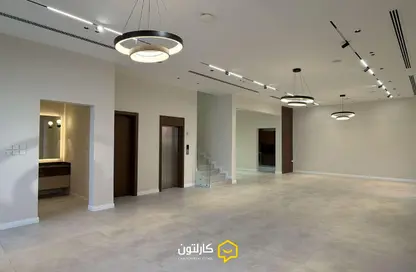 فيلا - 4 غرف نوم - 7 حمامات للايجار في الجنبية - المحافظة الشمالية