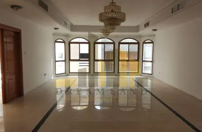 Compound - 6 Bedrooms - 5 Bathrooms for rent in Ghuraifah (Old Juffair) - Manama - Capital Governorate