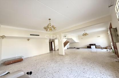 Villa - 4 Bedrooms - 4 Bathrooms for rent in Busaiteen - Muharraq Governorate