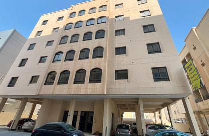 Apartment - 2 Bedrooms - 2 Bathrooms for rent in Sanabis - Manama - Capital Governorate