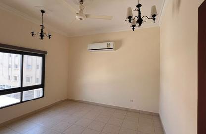 Apartment - 2 Bedrooms - 2 Bathrooms for rent in Sanabis - Manama - Capital Governorate