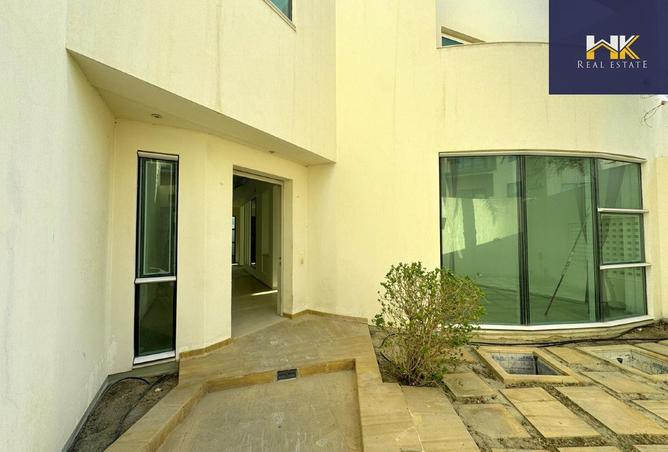 990181 - Property Image 2