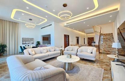 Duplex - 4 Bedrooms - 5 Bathrooms for rent in Seef - Capital Governorate