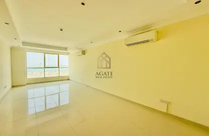 Office Space - 2 Bedrooms - 2 Bathrooms for rent in Galali - Muharraq Governorate
