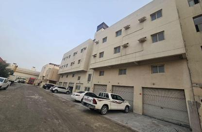 سكن عمال - استوديو - 8 حمامات للايجار في سترة - المحافظة الوسطى