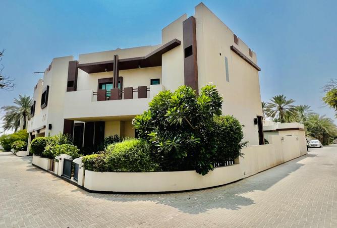 999758 - Property Image 2