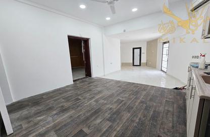 Apartment - 2 Bedrooms - 1 Bathroom for rent in Seef - Capital Governorate