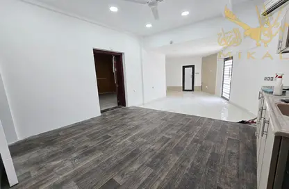 Apartment - 2 Bedrooms - 1 Bathroom for rent in Seef - Capital Governorate