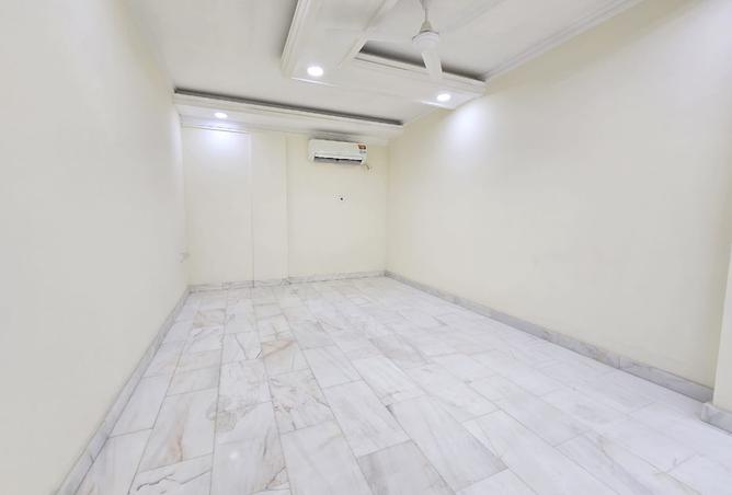 989313 - Property Image 2