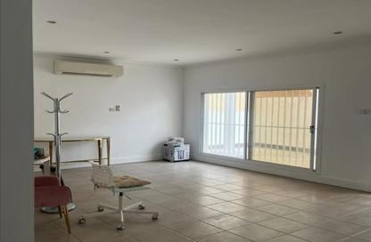 Villa - 4 Bedrooms - 3 Bathrooms for rent in Galali - Muharraq Governorate