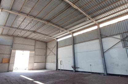 Warehouse - Studio - 4 Bathrooms for rent in Askar - Southern Governorate