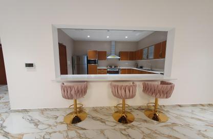 Apartment - 4 Bedrooms - 5 Bathrooms for rent in Seef - Capital Governorate