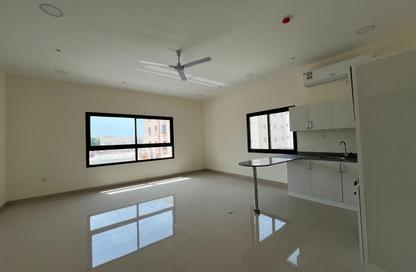Apartment - 2 Bedrooms - 2 Bathrooms for rent in Janabiya - Northern Governorate