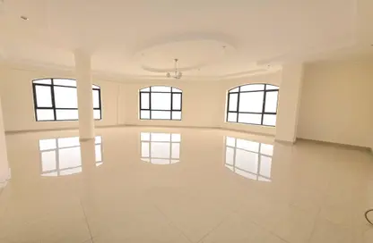 Apartment - 3 Bedrooms - 4 Bathrooms for rent in Tubli - Central Governorate