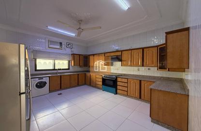 Villa - 4 Bedrooms - 3 Bathrooms for rent in Janabiya - Northern Governorate