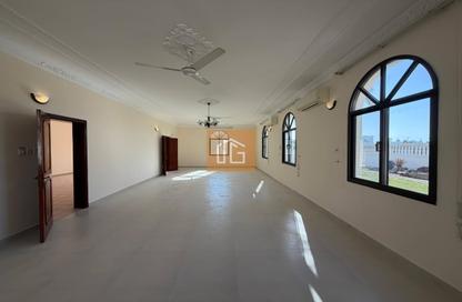 Villa - 4 Bedrooms - 3 Bathrooms for rent in Janabiya - Northern Governorate